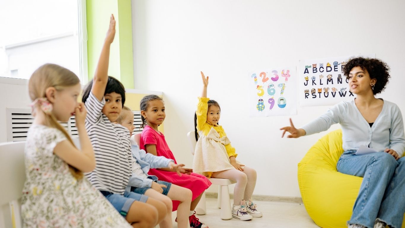 Low-Stimulation Activities for Kids at Home: 15 Ideas for Mom